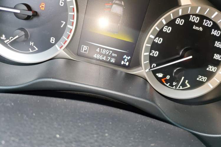 Used Nissan Navara 2021 2.5L Automatic 4x4 Premium Version QR25 Odometer Close Up