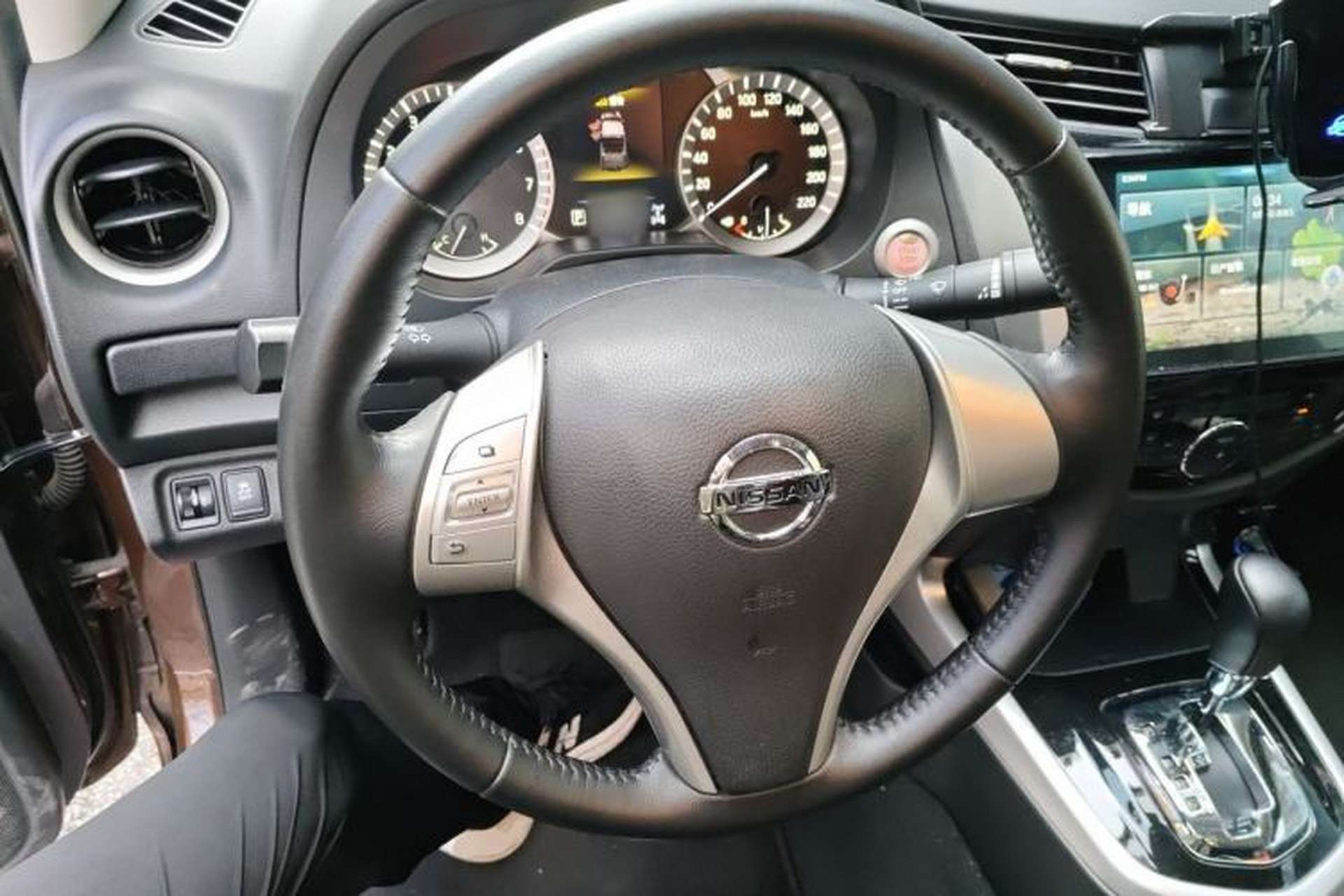 Used Nissan Navara 2021 2.5L Automatic 4x4 Premium Version QR25 Steering Wheel