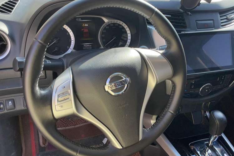 Used Nissan Navara 2021 2.5L Automatic 4x4 Premium Version QR25 Steering Wheel