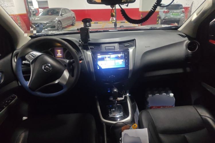 Used Nissan Navara 2021 2.5L Automatic 4x4 Premium Version QR25 Center Console