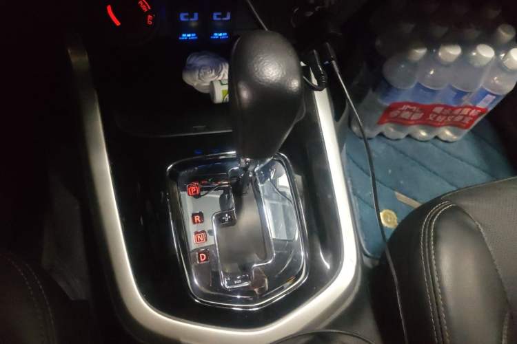 Used Nissan Navara 2021 2.5L Automatic 4x4 Premium Version QR25 Gear Lever
