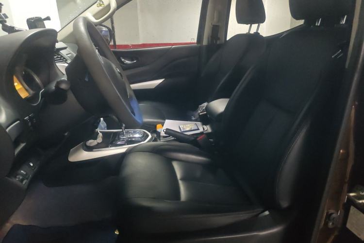Used Nissan Navara 2021 2.5L Automatic 4x4 Premium Version QR25 Left Front Seat