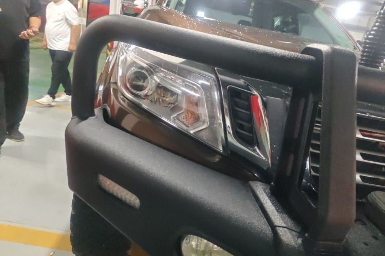 Used Nissan Navara 2021 2.5L Automatic 4x4 Premium Version QR25 Right Front Headlight