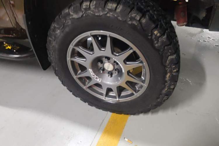 Used Nissan Navara 2021 2.5L Automatic 4x4 Premium Version QR25 Right Front Wheel Hub