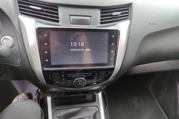 Used Nissan Navara 2021 2.5L Revised Version Manual Transmission Two-Wheel Drive Flagship QR25 Audio And AC Panel