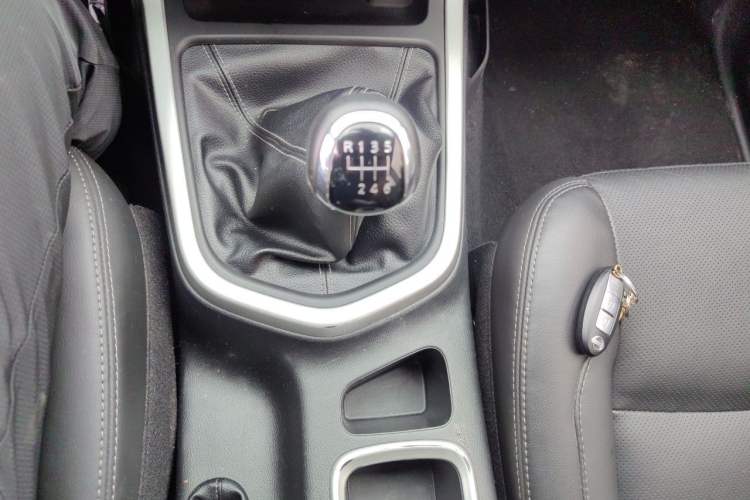Used Nissan Navara 2021 2.5L Revised Version Manual Transmission Two-Wheel Drive Flagship QR25 Gear Lever