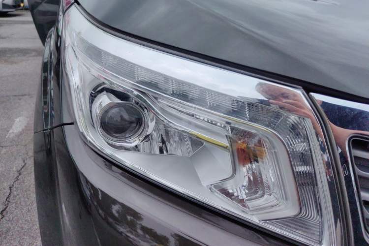 Used Nissan Navara 2021 2.5L Revised Version Manual Transmission Two-Wheel Drive Flagship QR25 Right Front Headlight