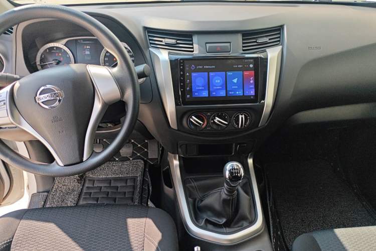Used Nissan Navara 2021 2.5L Facelift Manual Two-Wheel Drive Comfort Version QR25 Audio And AC Panel