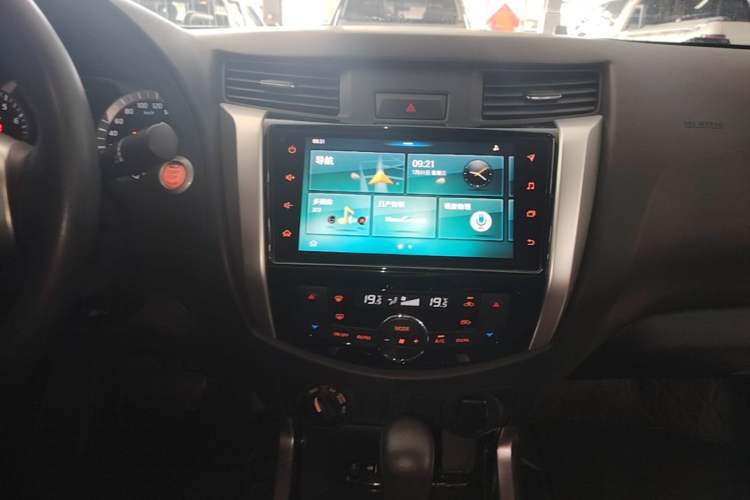 Used Nissan Navara 2021 2.5L Automatic 4x4 Premium Version QR25 Audio And AC Panel