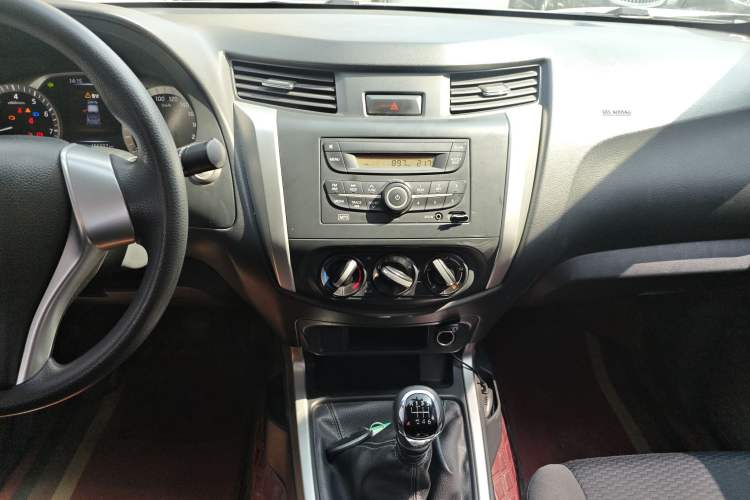 Used Nissan Navara 2021 2.5L Facelift Manual Two-Wheel Drive Comfort Version QR25 Audio And AC Panel