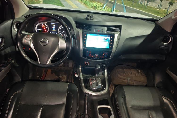 Used Nissan Navara 2021 2.5L Automatic 4x4 Premium Version QR25 Center Console