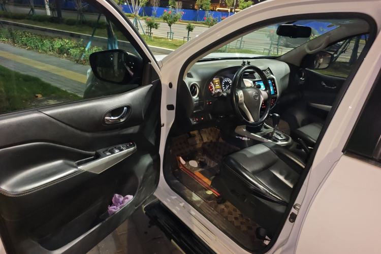 Used Nissan Navara 2021 2.5L Automatic 4x4 Premium Version QR25 Driver Seat