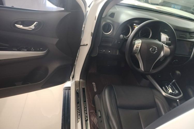 Used Nissan Navara 2021 2.5L Automatic 4x4 Premium Version QR25 Driver Seat