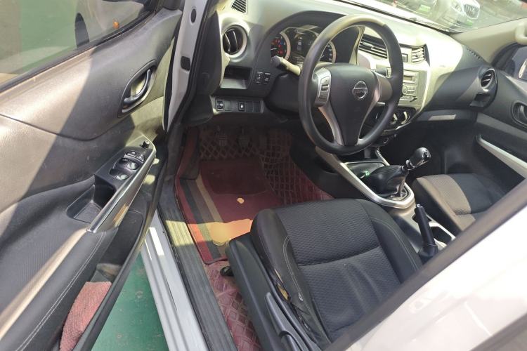 Used Nissan Navara 2021 2.5L Facelift Manual Two-Wheel Drive Comfort Version QR25 Driver Seat