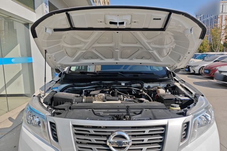 Used Nissan Navara 2021 2.5L Facelift Manual Two-Wheel Drive Comfort Version QR25 Engine Bay