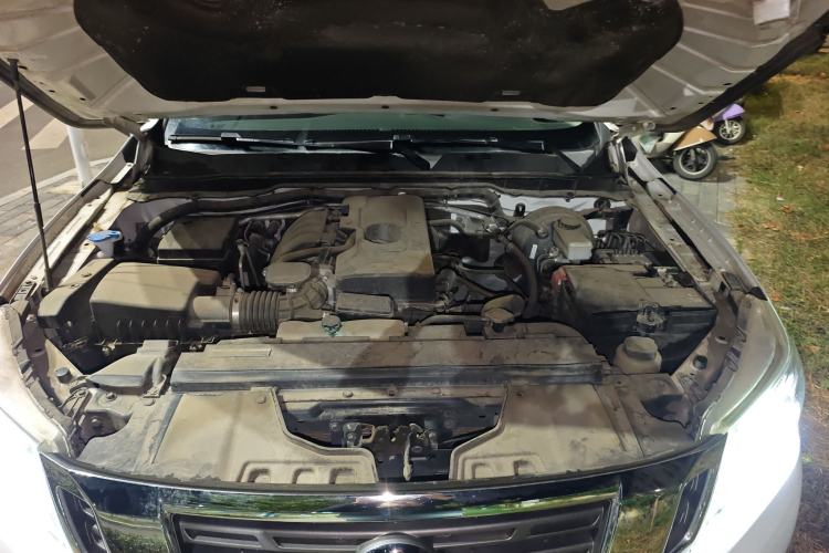 Used Nissan Navara 2021 2.5L Automatic 4x4 Premium Version QR25 Engine Bay