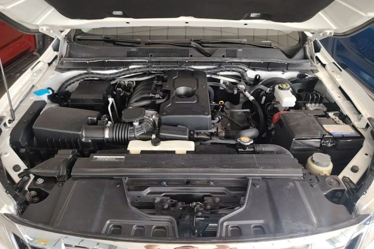 Used Nissan Navara 2021 2.5L Automatic 4x4 Premium Version QR25 Engine Bay
