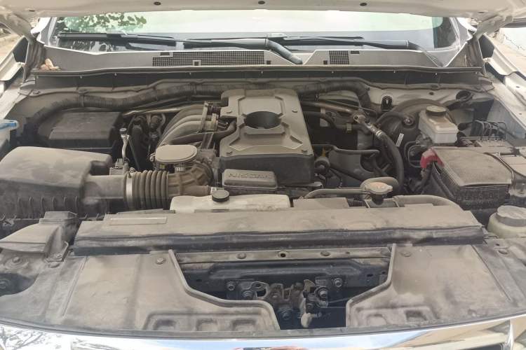 Used Nissan Navara 2021 2.5L Automatic 4x4 Premium Version QR25 Engine Bay