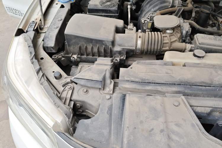 Used Nissan Navara 2021 2.5L Facelift Manual Two-Wheel Drive Comfort Version QR25 Engine Bay Right