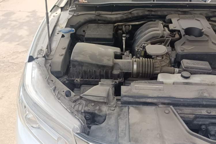 Used Nissan Navara 2021 2.5L Automatic 4x4 Premium Version QR25 Engine Bay Right