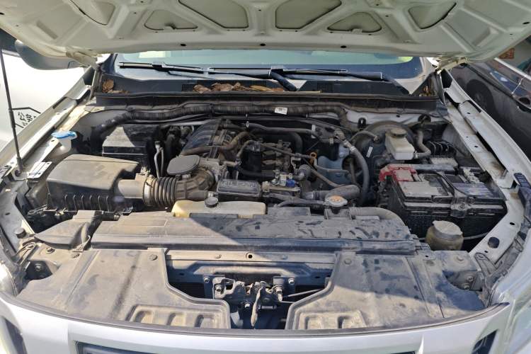 Used Nissan Navara 2021 2.5L Facelift Manual Two-Wheel Drive Comfort Version QR25 Engine Bay