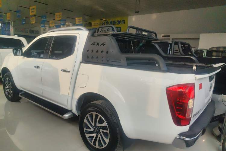 Used Nissan Navara 2021 2.5L Automatic 4x4 Premium Version QR25 Exterior 2