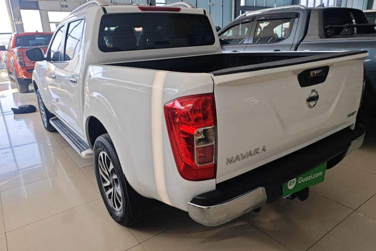 Used Nissan Navara 2021 2.5L Automatic 4x4 Premium Version QR25 Exterior 3