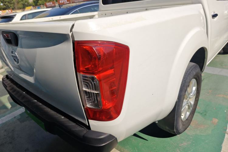Used Nissan Navara 2021 2.5L Facelift Manual Two-Wheel Drive Comfort Version QR25 Exterior 3