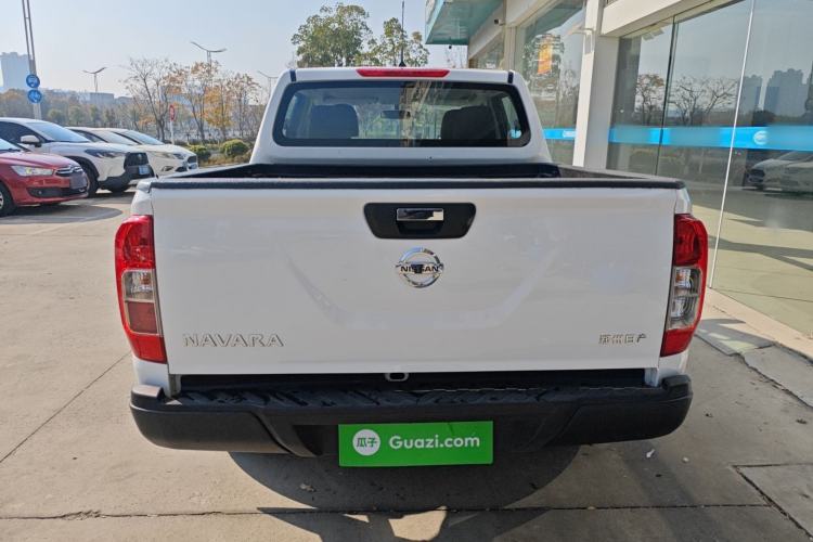 Used Nissan Navara 2021 2.5L Facelift Manual Two-Wheel Drive Comfort Version QR25 Exterior 4