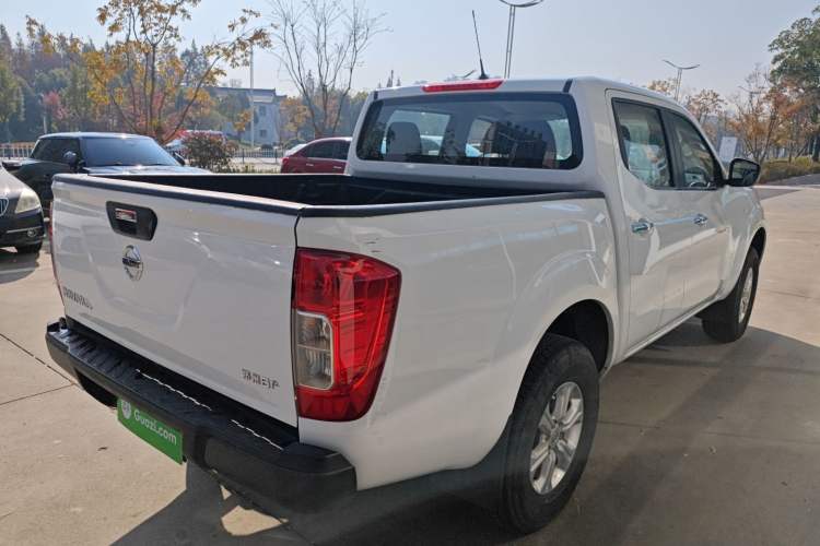 Used Nissan Navara 2021 2.5L Facelift Manual Two-Wheel Drive Comfort Version QR25 Exterior 5