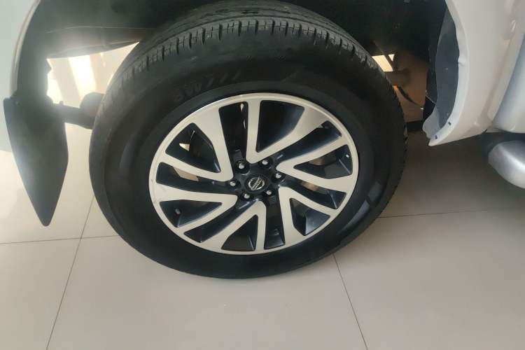 Used Nissan Navara 2021 2.5L Automatic 4x4 Premium Version QR25 Exterior 5