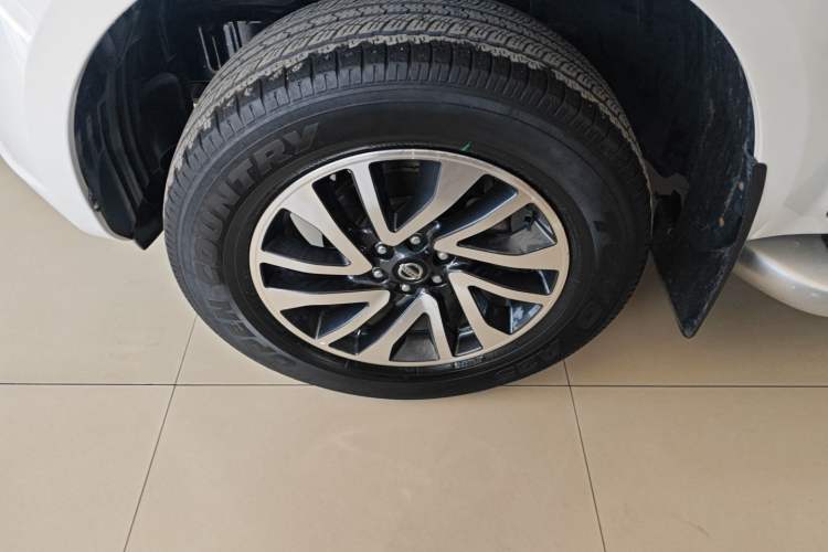 Used Nissan Navara 2021 2.5L Automatic 4x4 Premium Version QR25 Exterior 7