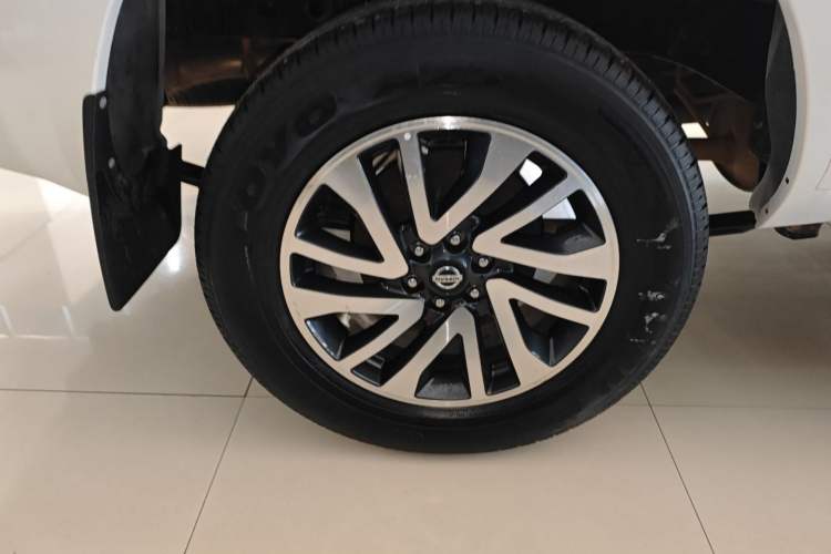 Used Nissan Navara 2021 2.5L Automatic 4x4 Premium Version QR25 Exterior 8