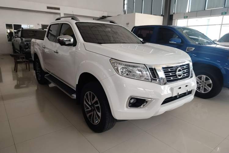 Used Nissan Navara 2021 2.5L Automatic 4x4 Premium Version QR25 Front Right 45 Deg