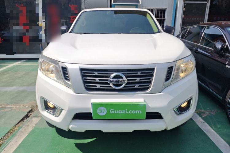 Used Nissan Navara 2021 2.5L Facelift Manual Two-Wheel Drive Comfort Version QR25 Front
