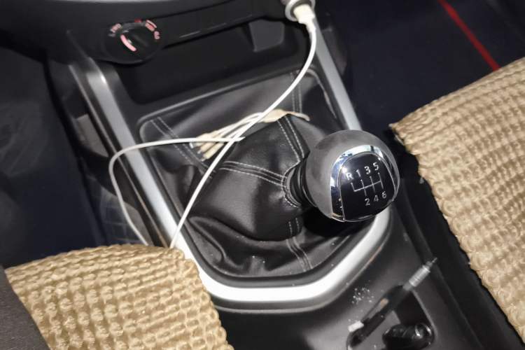 Used Nissan Navara 2021 2.5L Facelift Manual Transmission 4x4 Comfort Version QR25 Gear Lever
