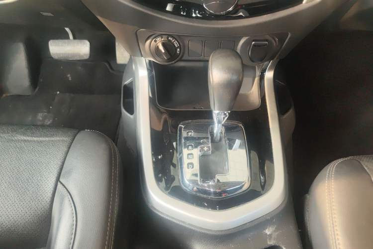 Used Nissan Navara 2021 2.5L Automatic 4x4 Premium Version QR25 Gear Lever