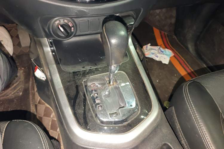 Used Nissan Navara 2021 2.5L Automatic 4x4 Premium Version QR25 Gear Lever