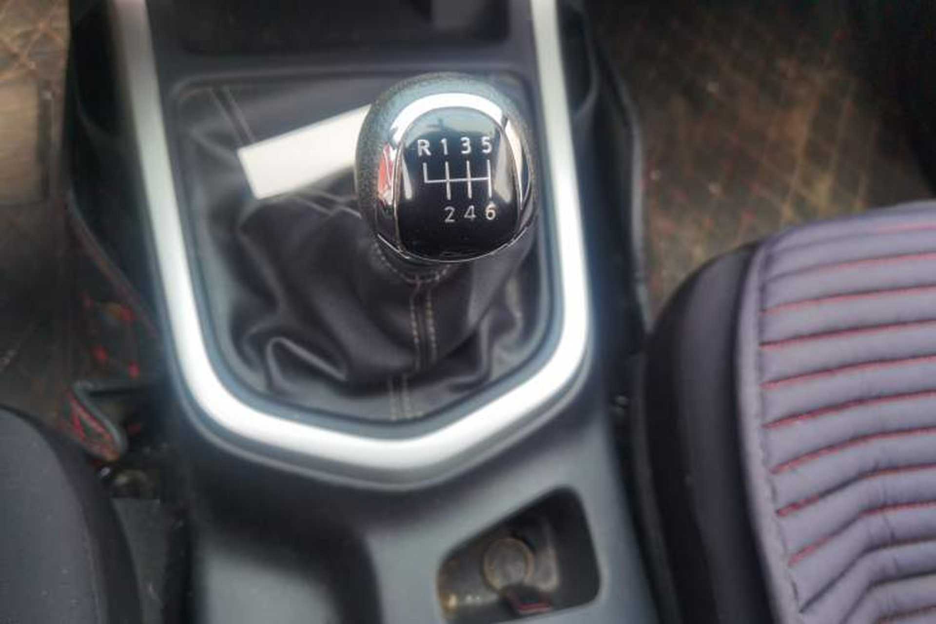 Used Nissan Navara 2021 2.5L Manual 4x4 Comfort Version QR25 Gear Lever
