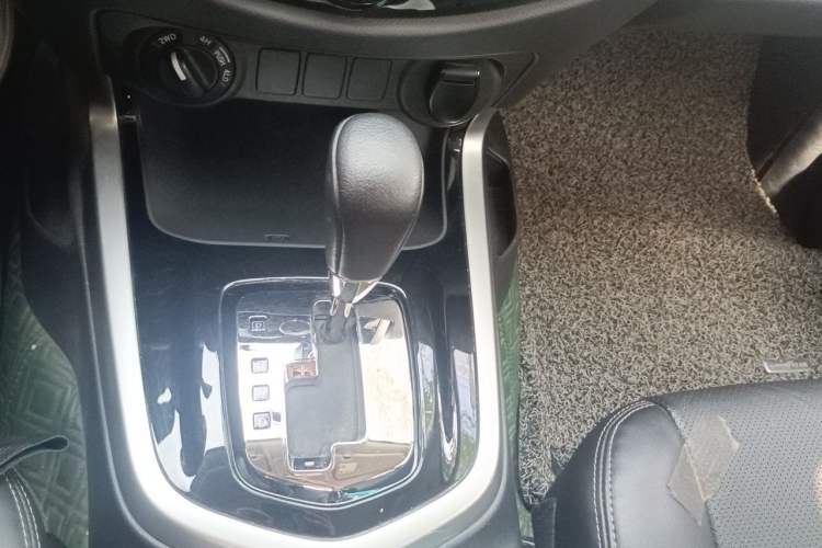 Used Nissan Navara 2021 2.5L Automatic 4x4 Premium Version QR25 Gear Lever