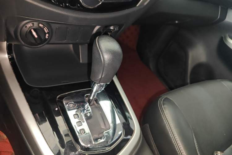 Used Nissan Navara 2021 2.5L Automatic 4x4 Premium Version QR25 Gear Lever