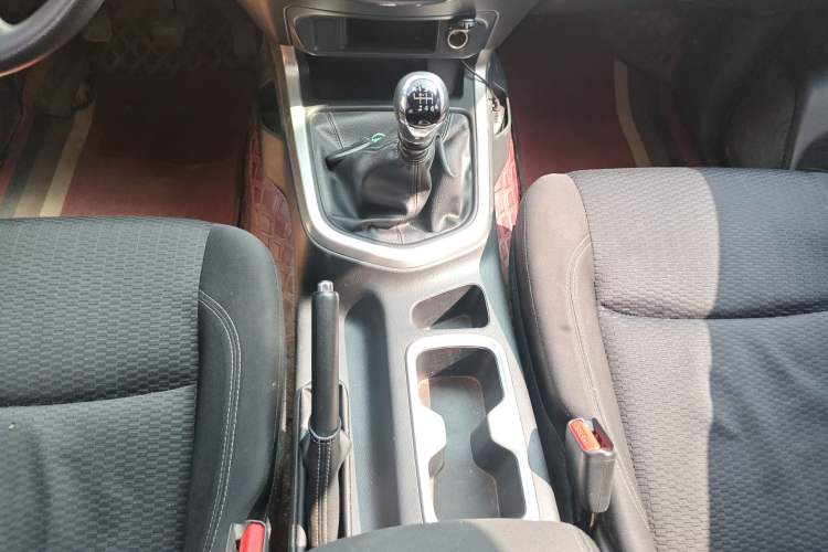 Used Nissan Navara 2021 2.5L Facelift Manual Two-Wheel Drive Comfort Version QR25 Gear Lever