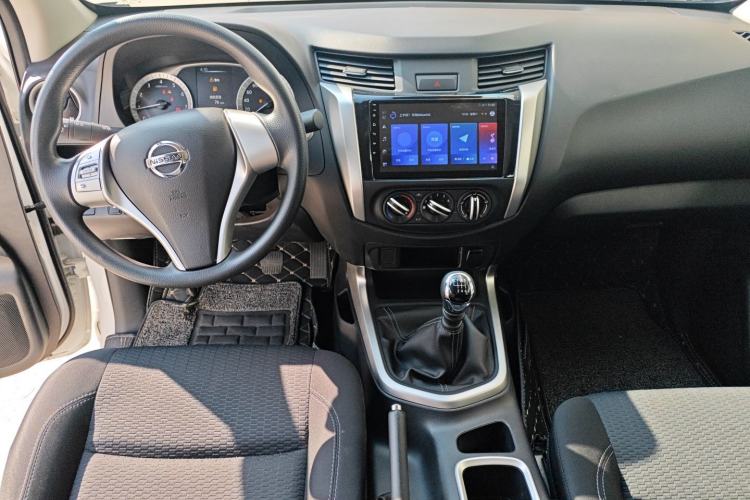 Used Nissan Navara 2021 2.5L Facelift Manual Two-Wheel Drive Comfort Version QR25 Interior 2