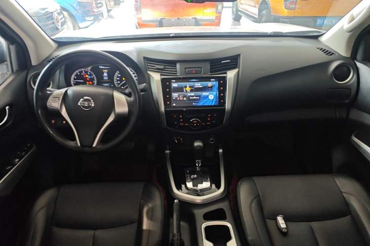 Used Nissan Navara 2021 2.5L Automatic 4x4 Premium Version QR25 Interior 2