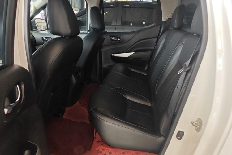 Used Nissan Navara 2021 2.5L Automatic 4x4 Premium Version QR25 Interior 4