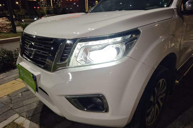 Used Nissan Navara 2021 2.5L Automatic 4x4 Premium Version QR25 Left Front Headlight