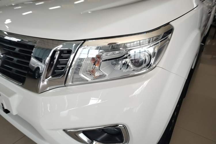 Used Nissan Navara 2021 2.5L Automatic 4x4 Premium Version QR25 Left Front Headlight