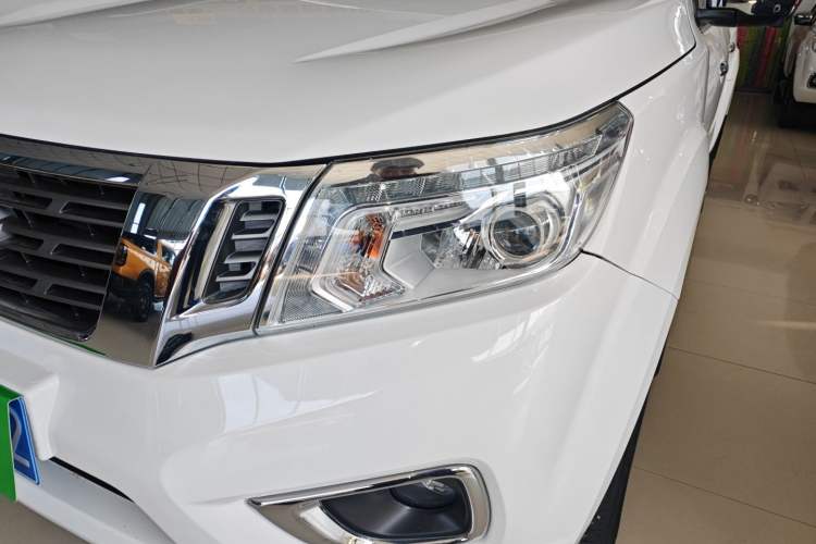 Used Nissan Navara 2021 2.5L Automatic 4x4 Premium Version QR25 Left Front Headlight