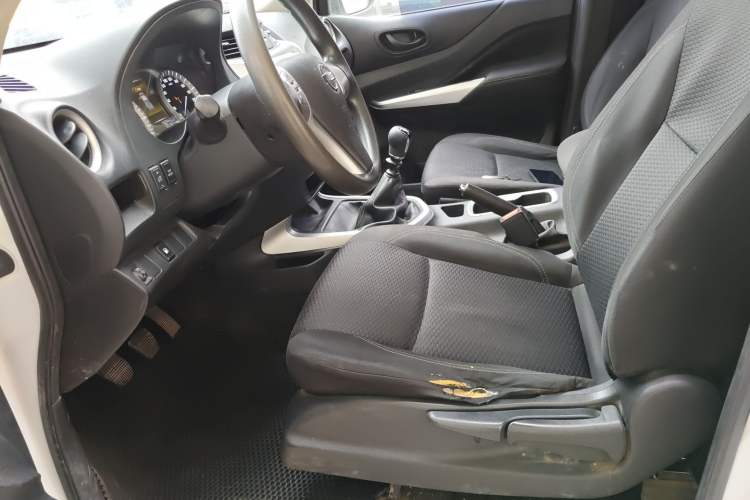 Used Nissan Navara 2021 2.5L Facelift Manual Two-Wheel Drive Comfort Version QR25 Left Front Seat