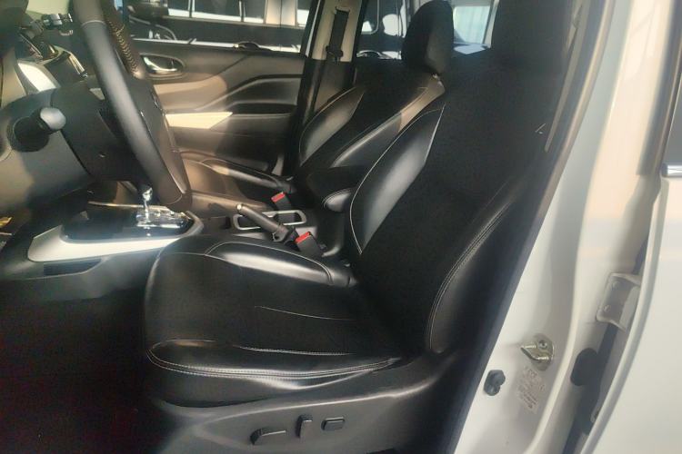 Used Nissan Navara 2021 2.5L Automatic 4x4 Premium Version QR25 Left Front Seat